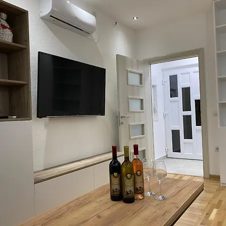 Vaskovic Apartment *